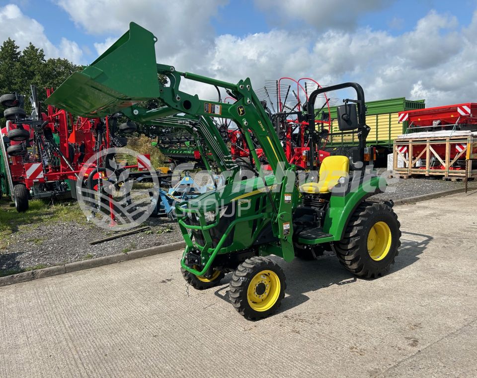 John Deere 2032R