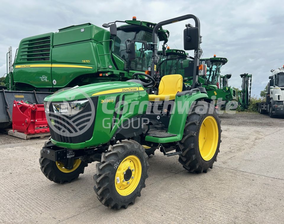 John Deere 3038E