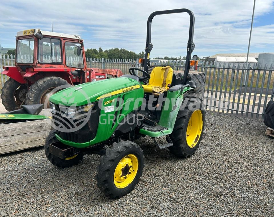 John Deere 3038E