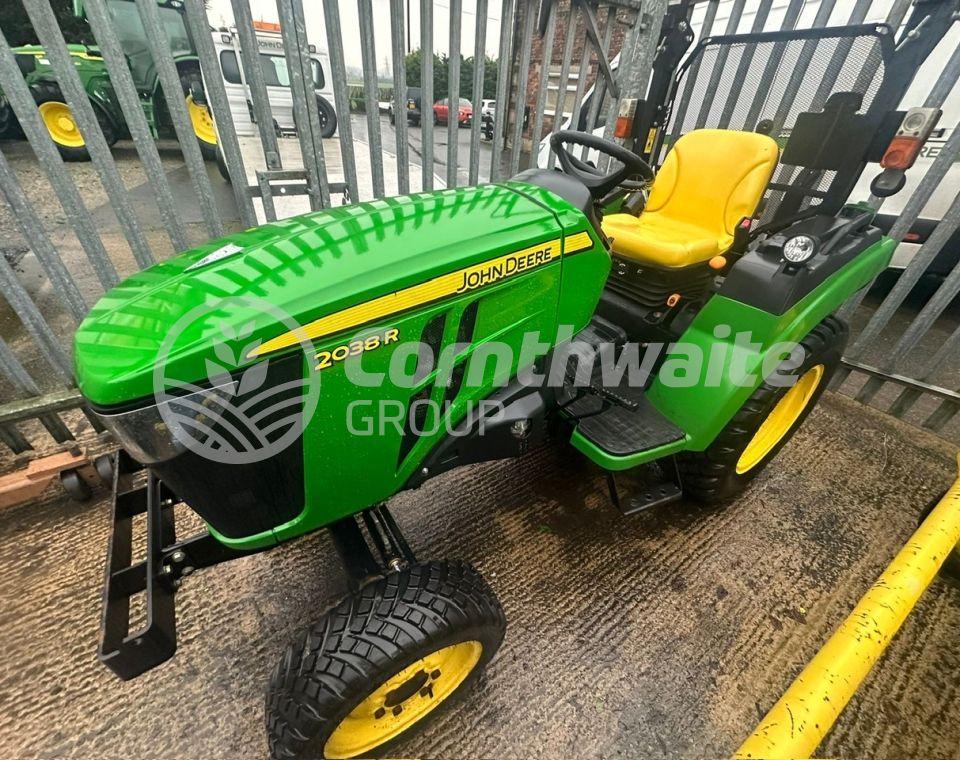 John Deere 2038R