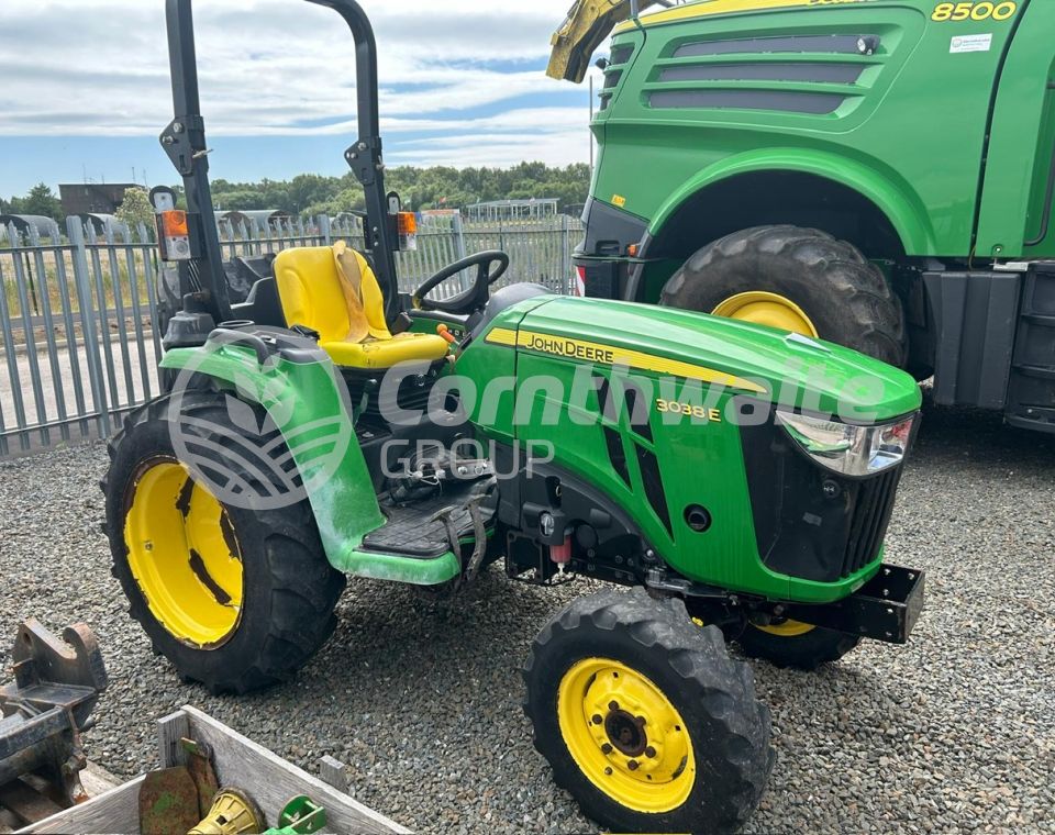 John Deere 3038E