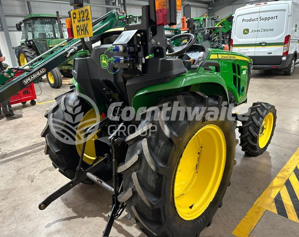 John Deere 3038E