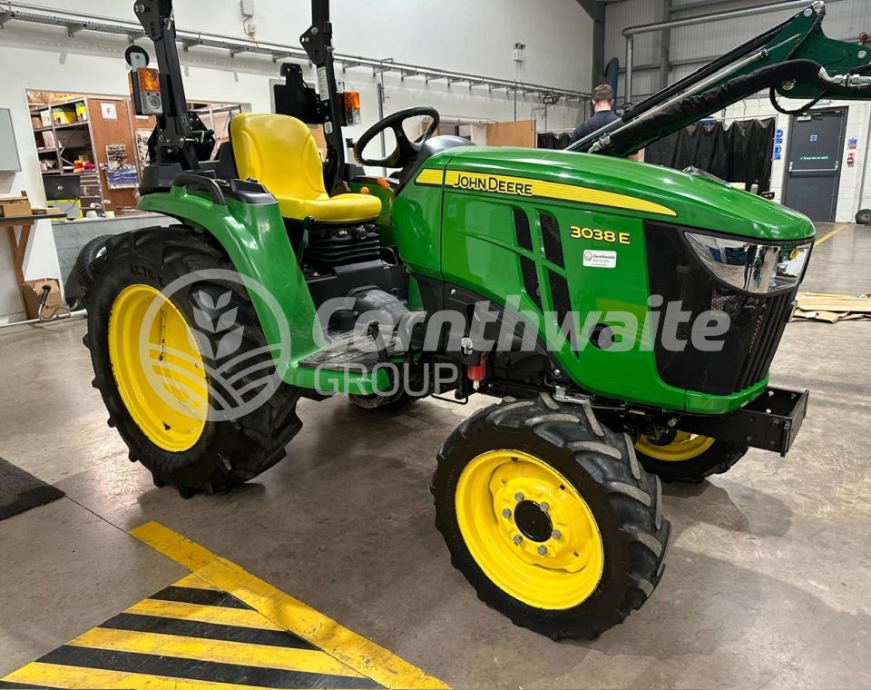 John Deere 3038E