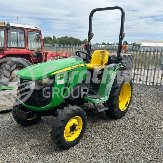 John Deere 3038E