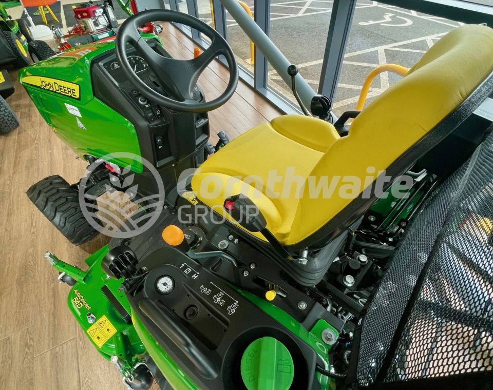 John Deere 1026R