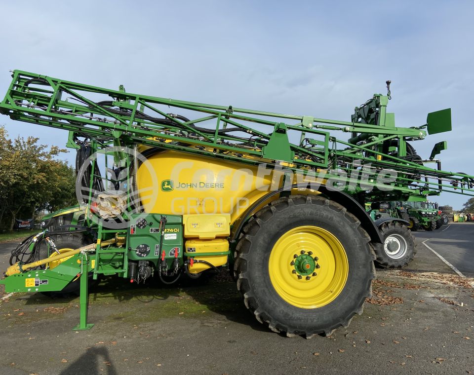 John Deere M740i