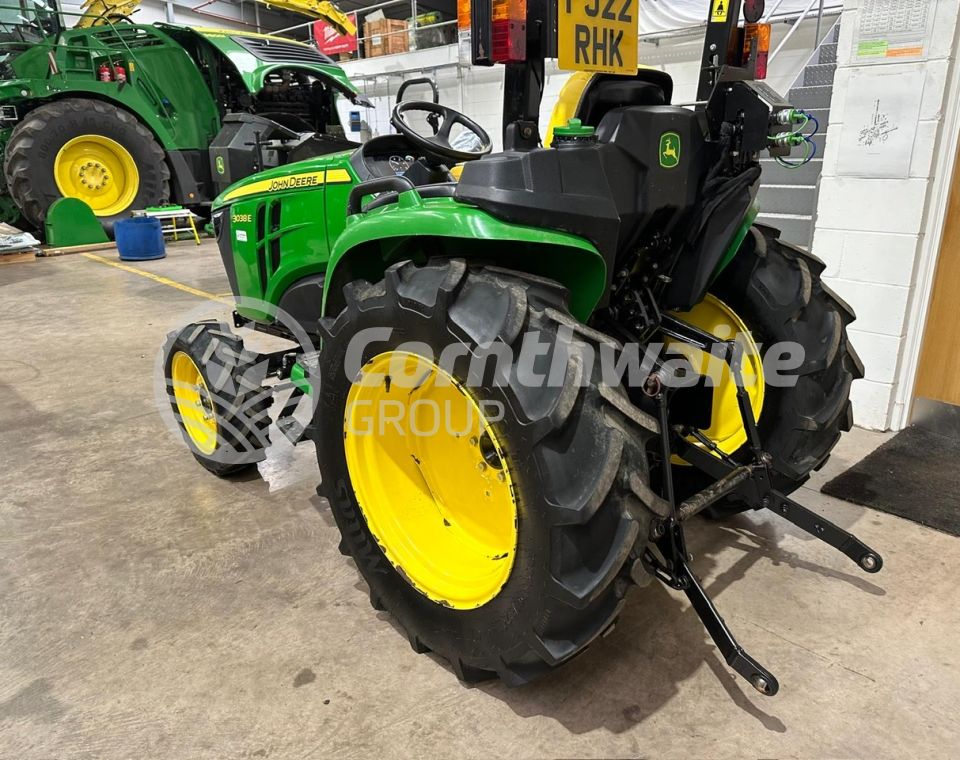 John Deere 3038E