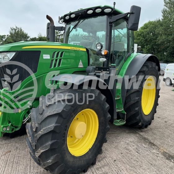 John Deere 6215R