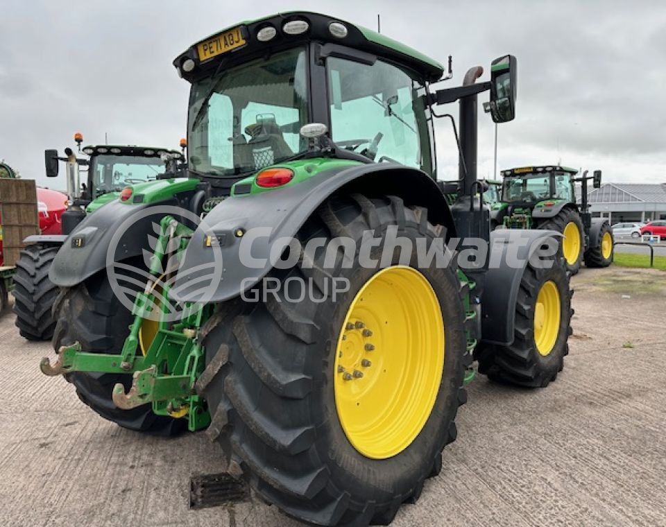 John Deere 6215R