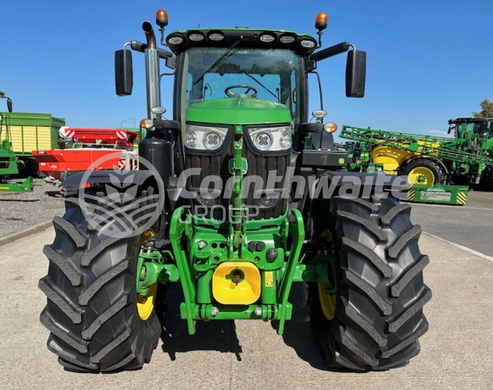 John Deere 6215R