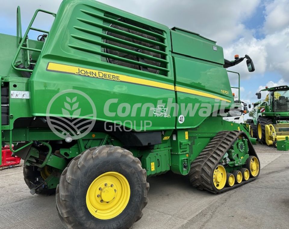 John Deere T670i