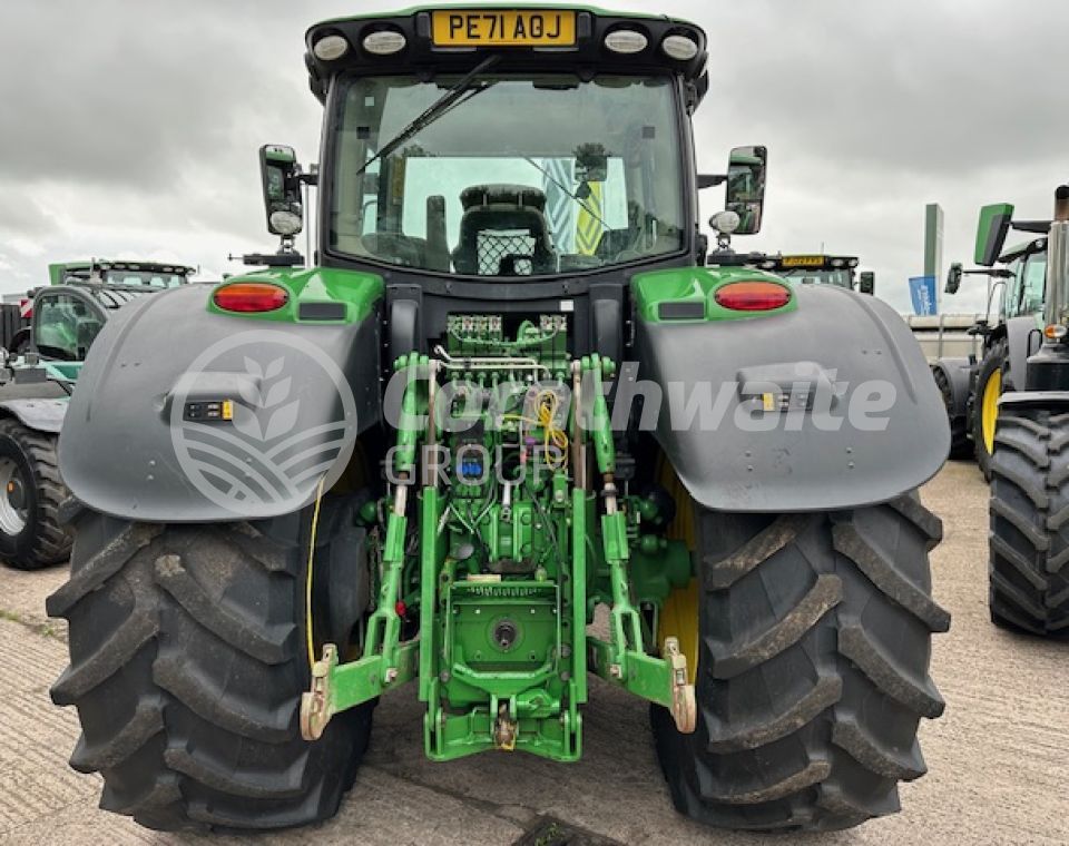 John Deere 6215R