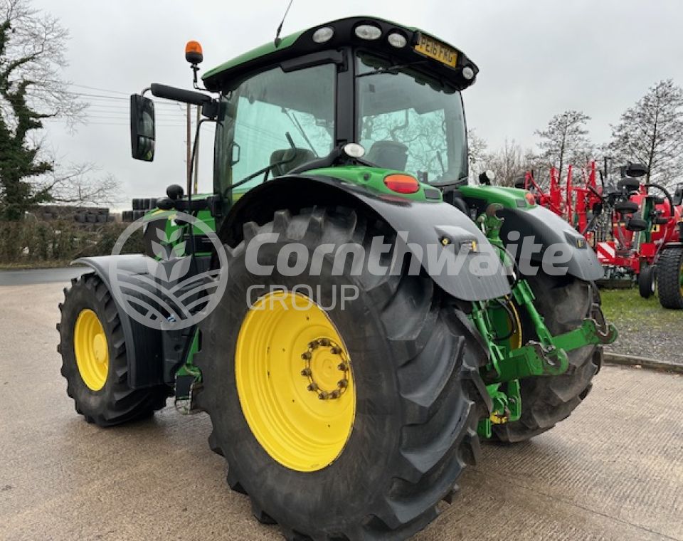 John Deere 6215R