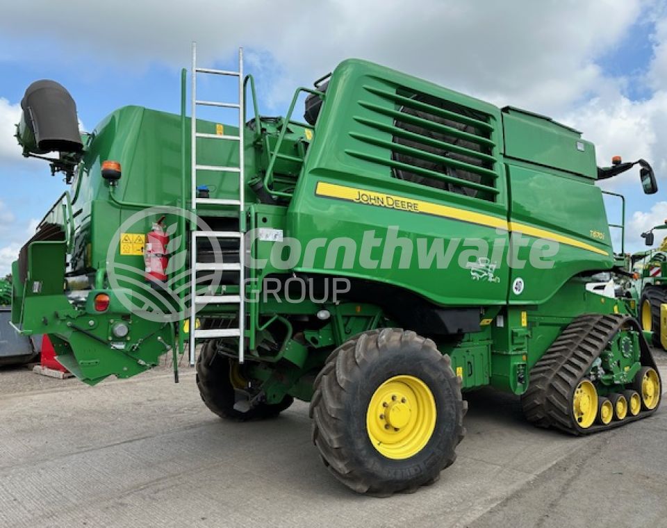 John Deere T670i