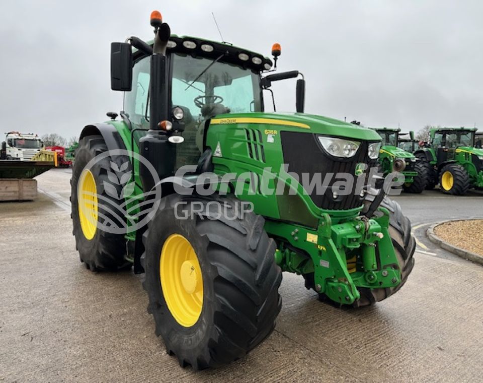 John Deere 6215R