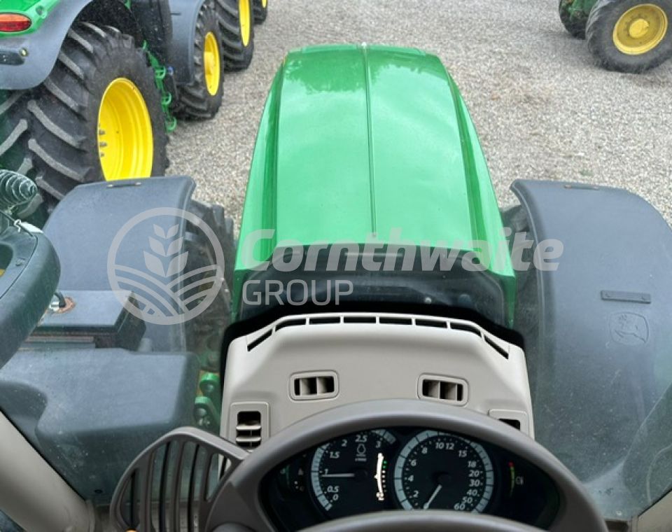 John Deere 6215R