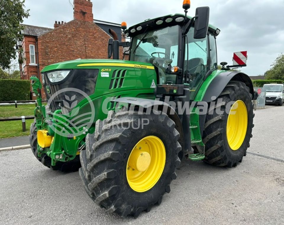 John Deere 6215R