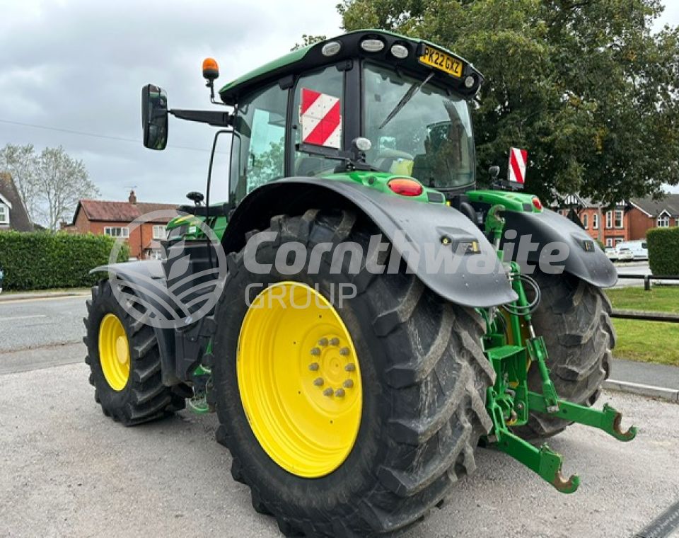 John Deere 6215R