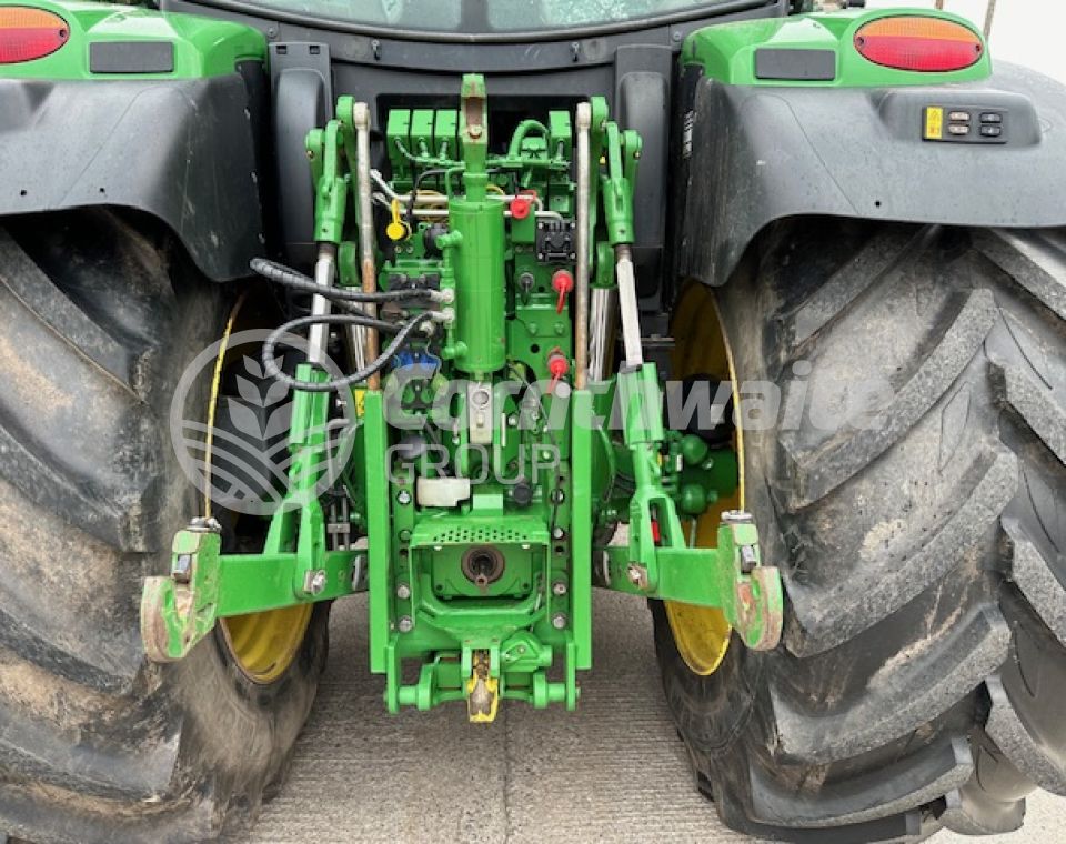 John Deere 6135R