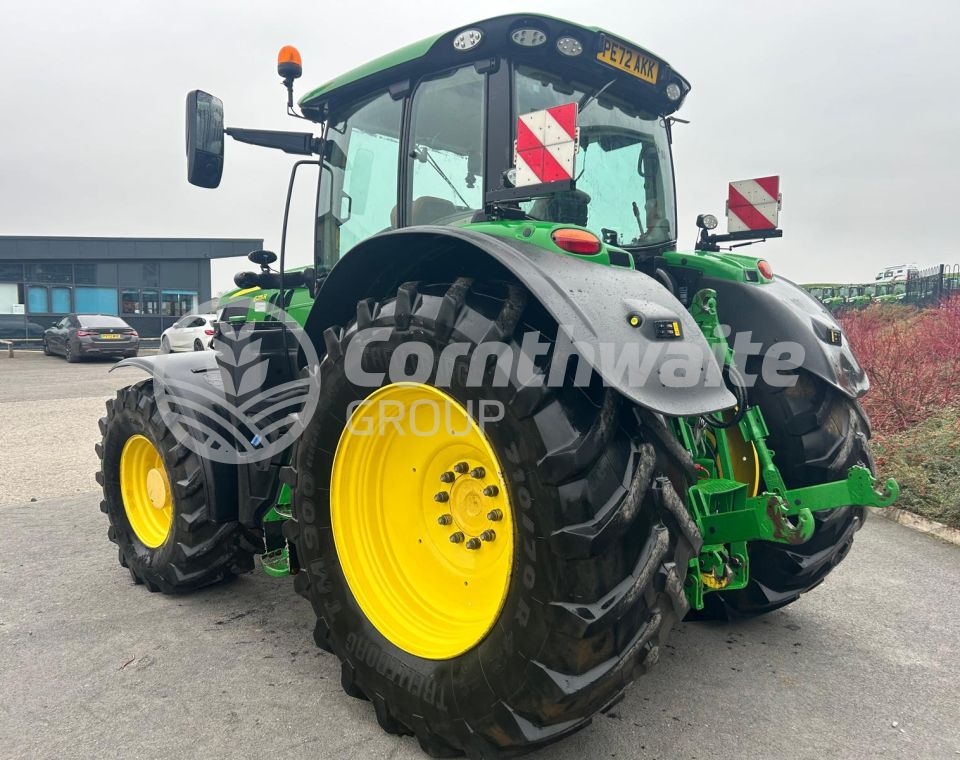 John Deere 6215R