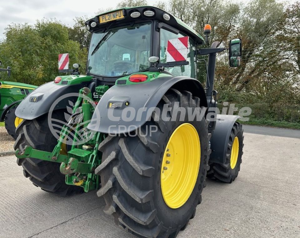 John Deere 6215R