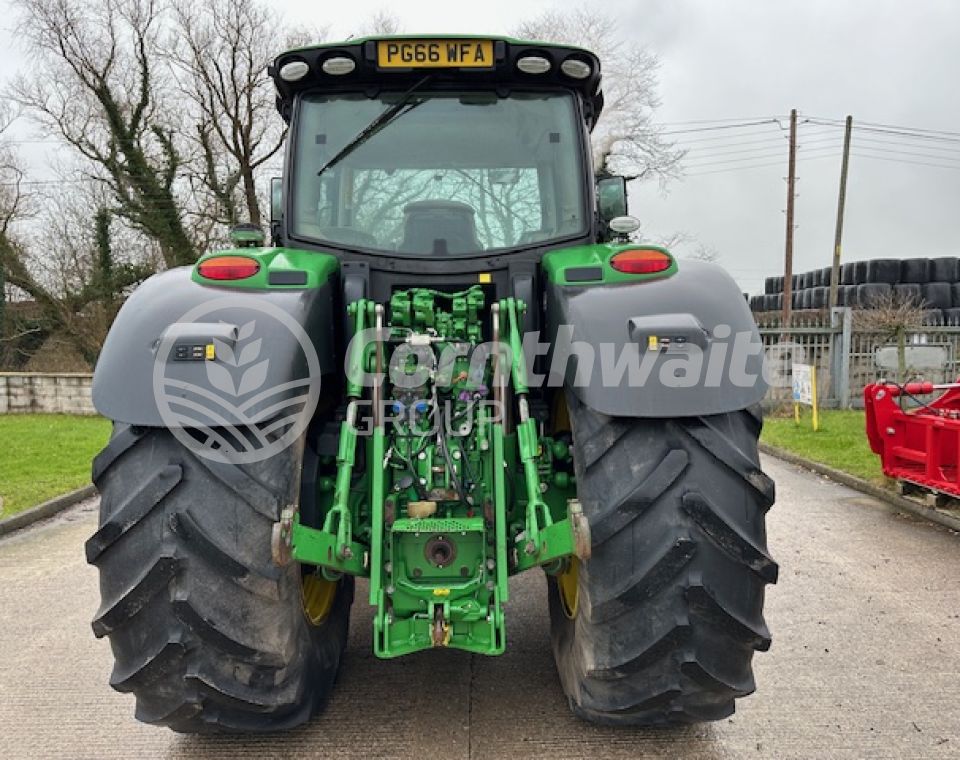 John Deere 6215R