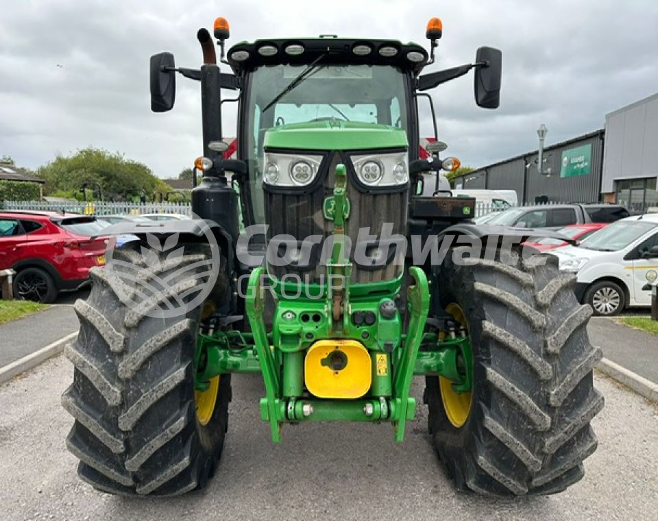 John Deere 6215R