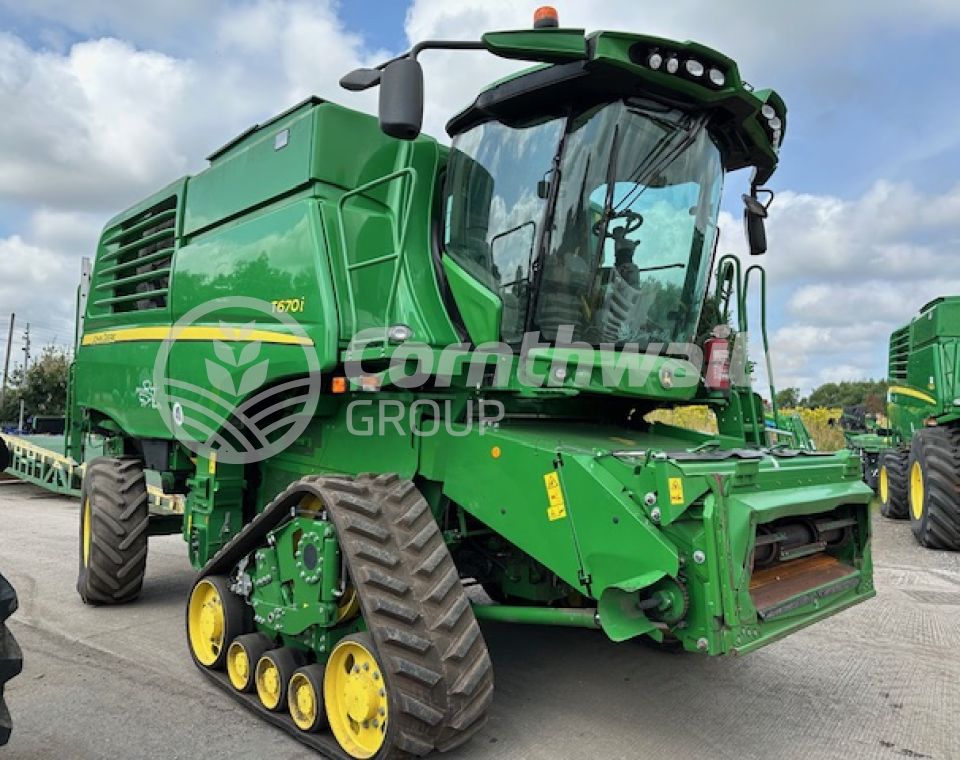 John Deere T670i