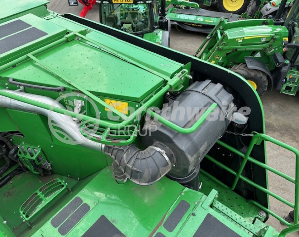 John Deere T670i