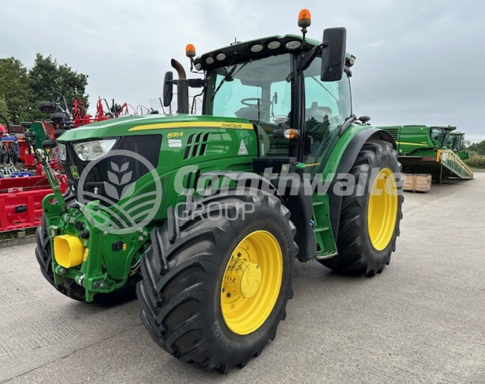 John Deere 6135R