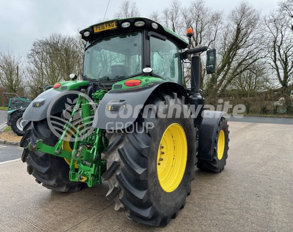 John Deere 6215R