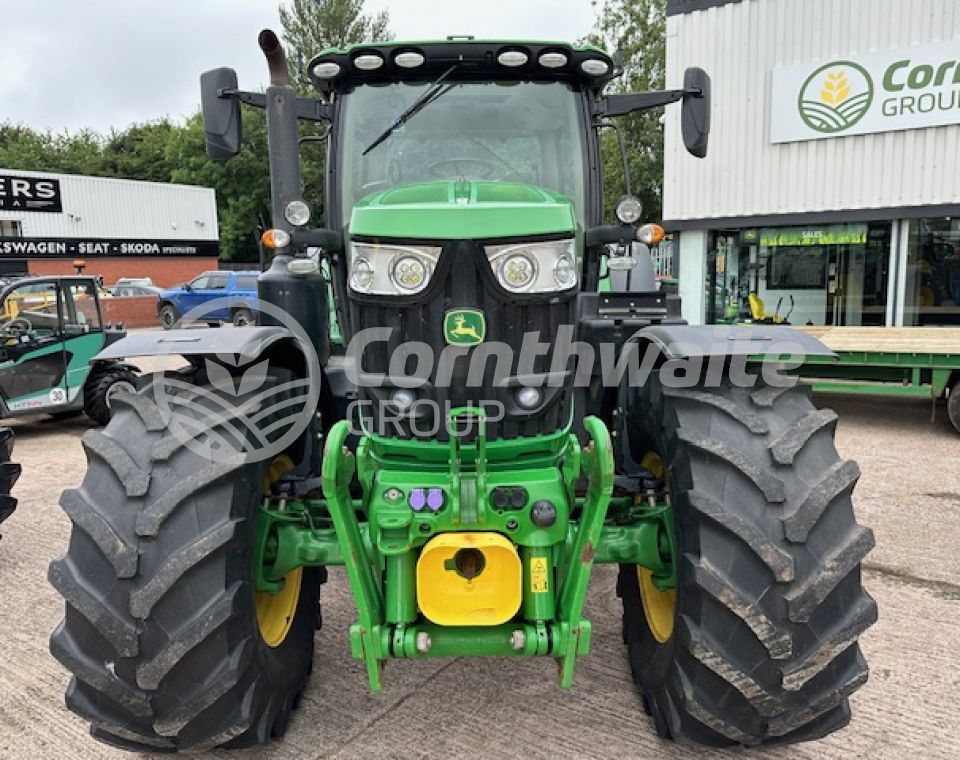 John Deere 6215R