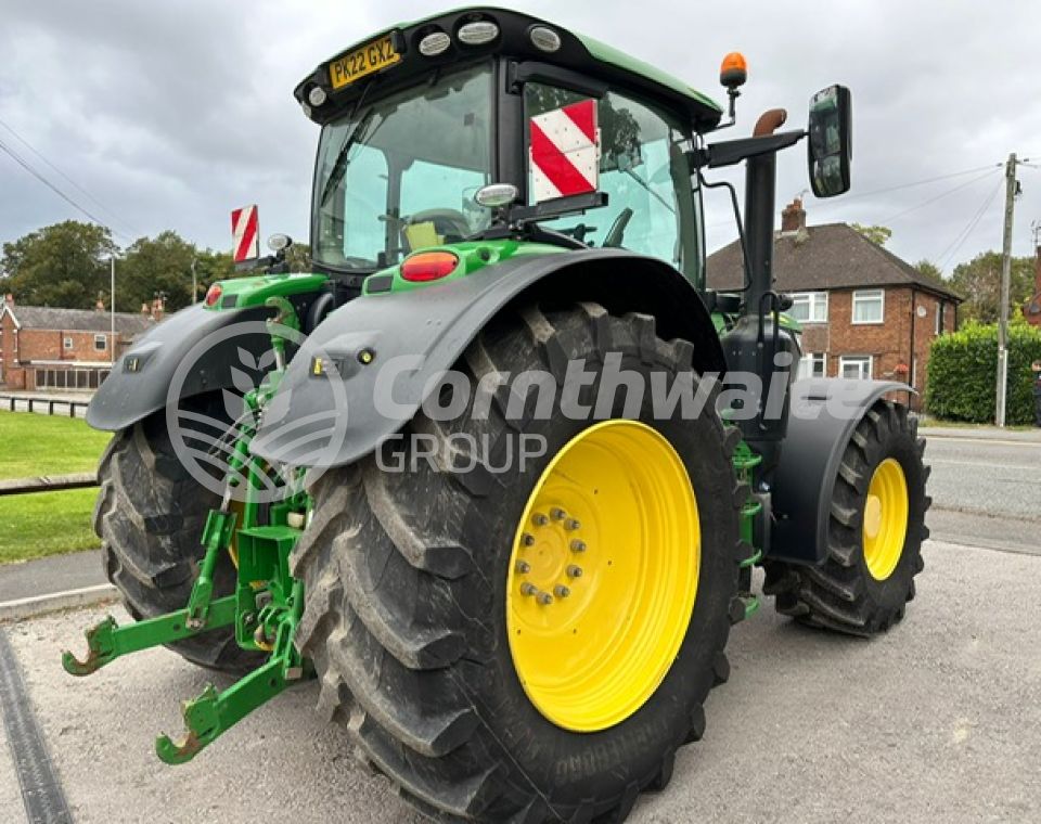 John Deere 6215R