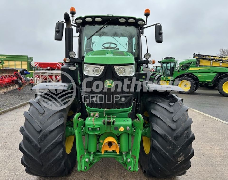 John Deere 6215R