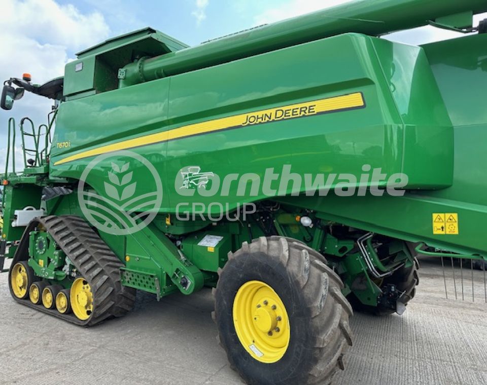 John Deere T670i