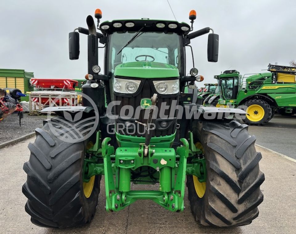 John Deere 6215R