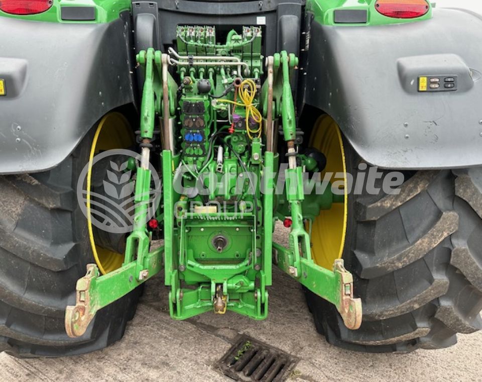 John Deere 6215R