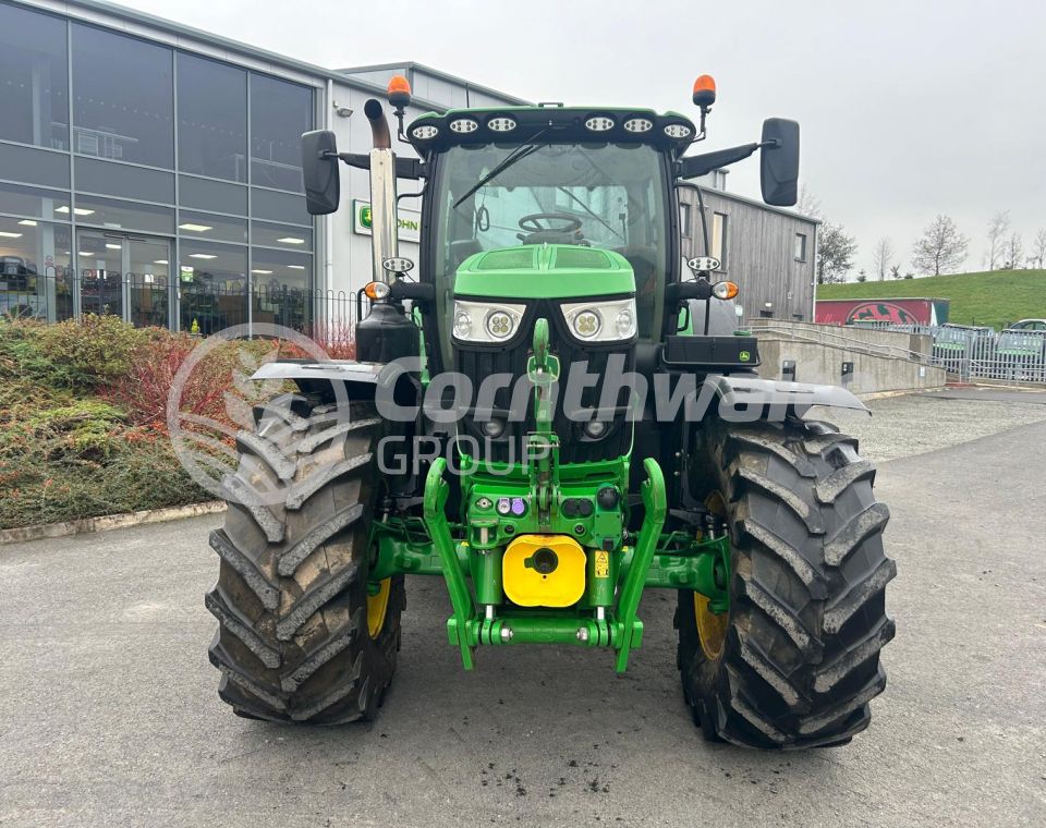 John Deere 6215R