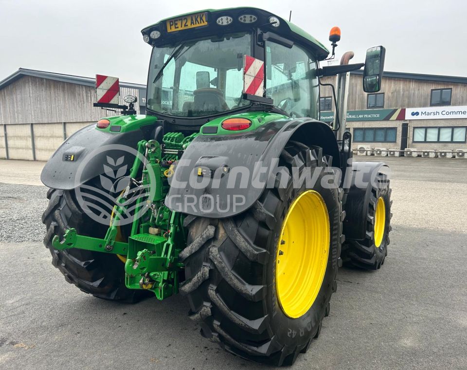 John Deere 6215R