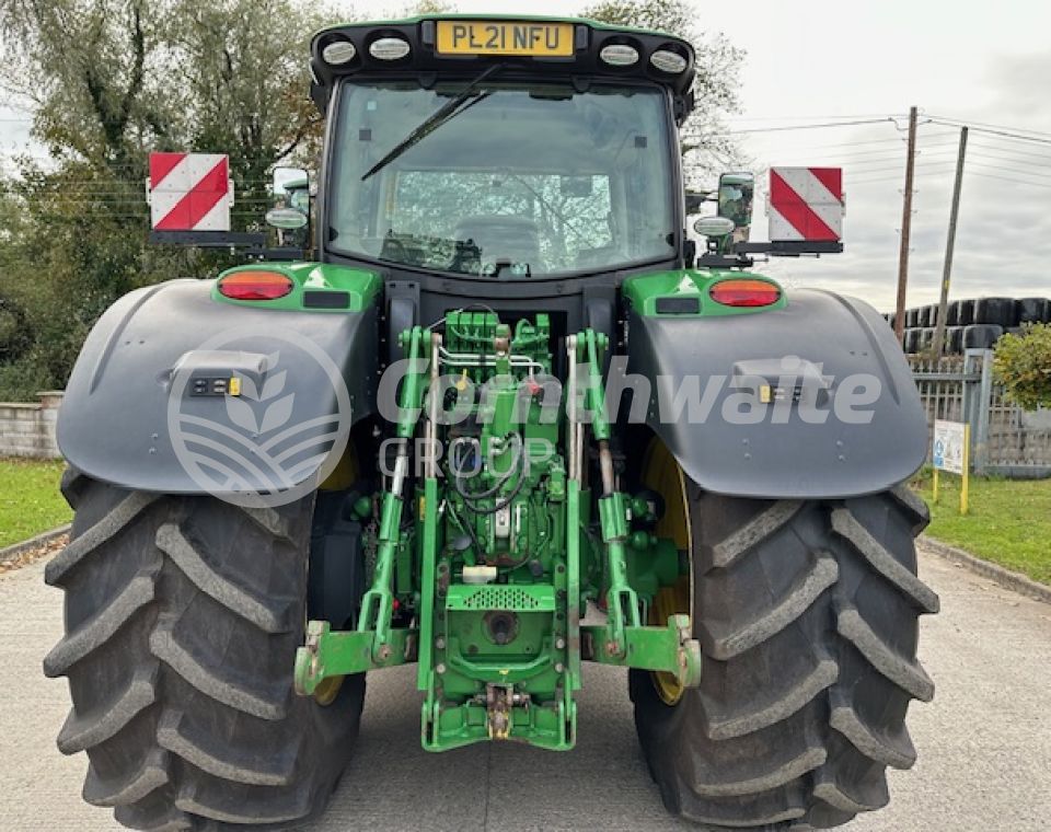 John Deere 6215R