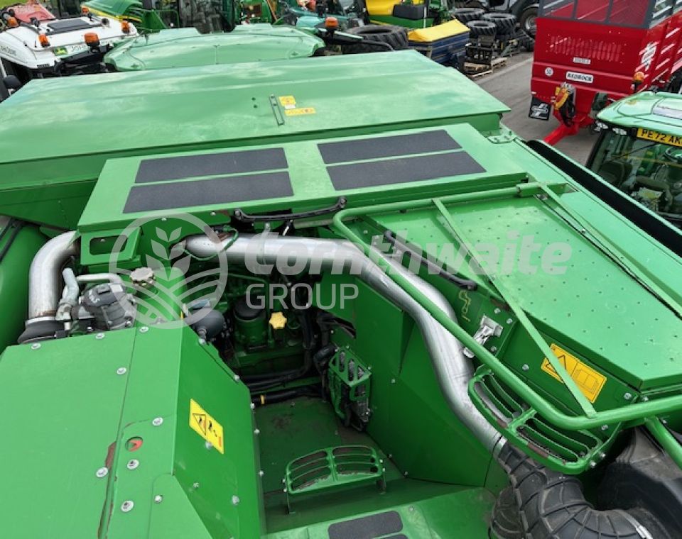 John Deere T670i