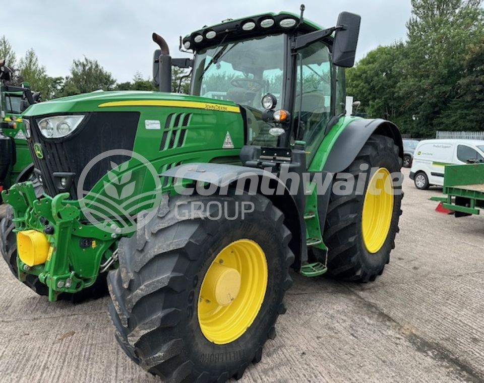 John Deere 6215R