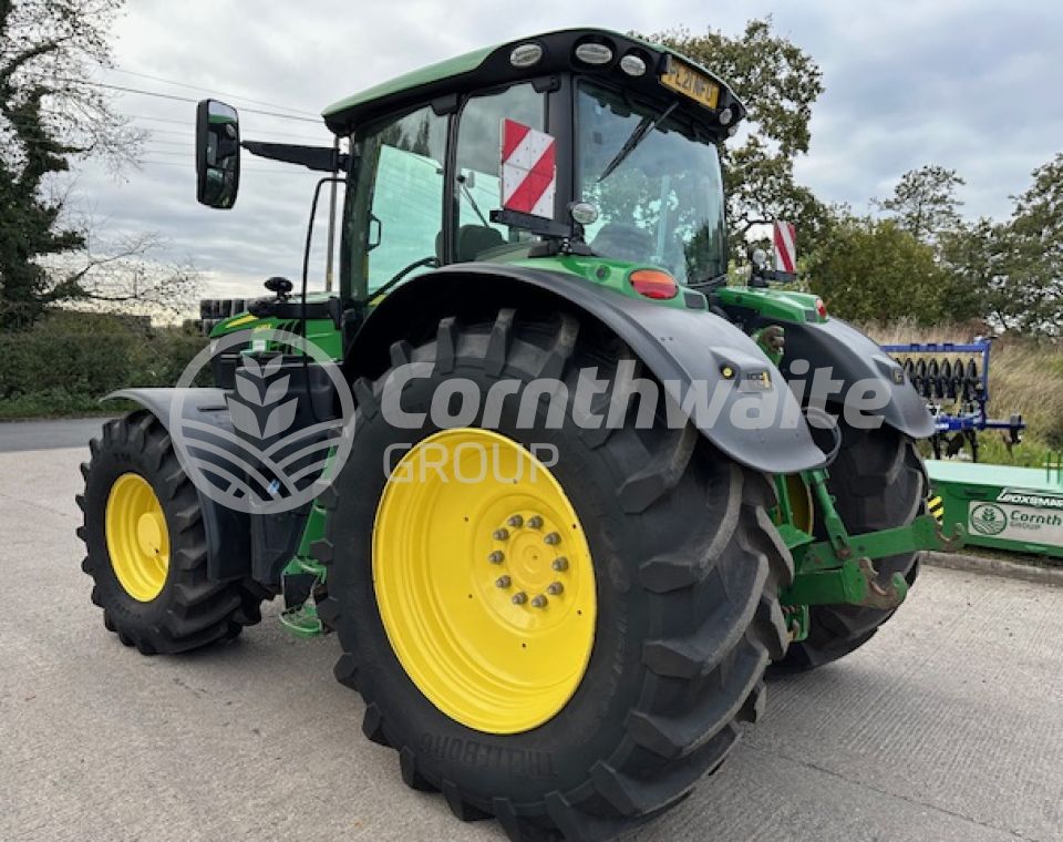 John Deere 6215R