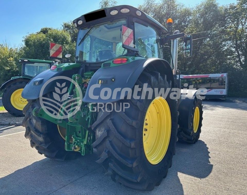 John Deere 6215R