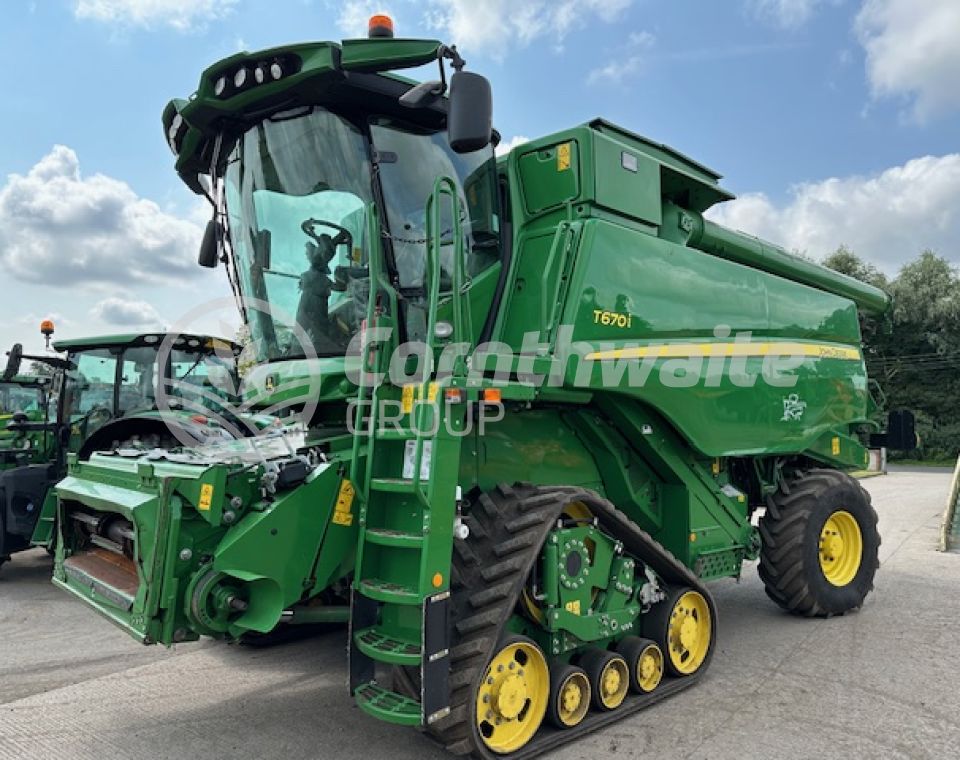 John Deere T670i