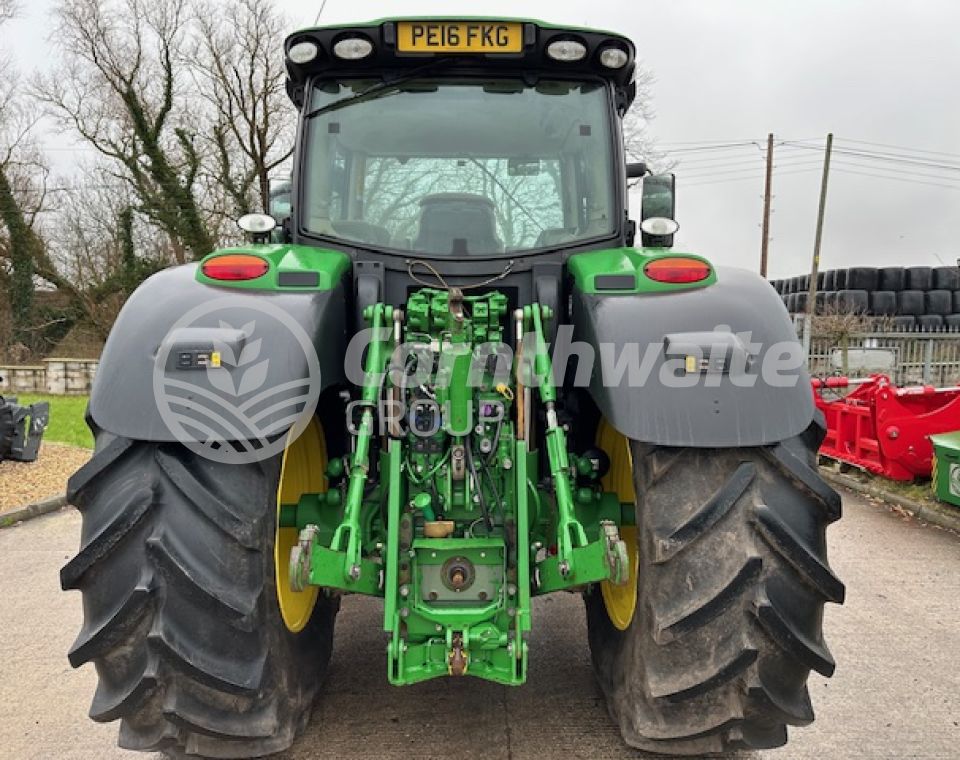 John Deere 6215R