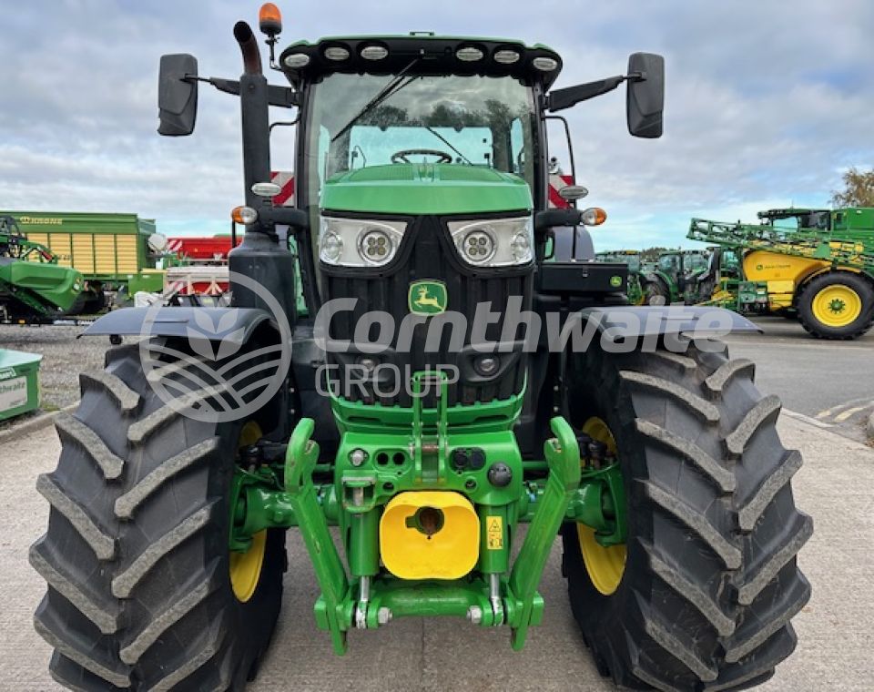 John Deere 6215R